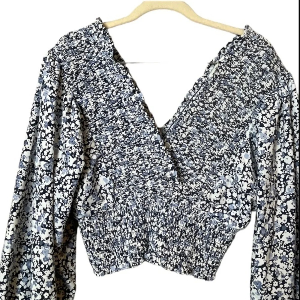 Abercrombie&Fitch Top Womens Medium Floral Smocked Cropped Puff Whimsical Fairy - Picture 5 of 11